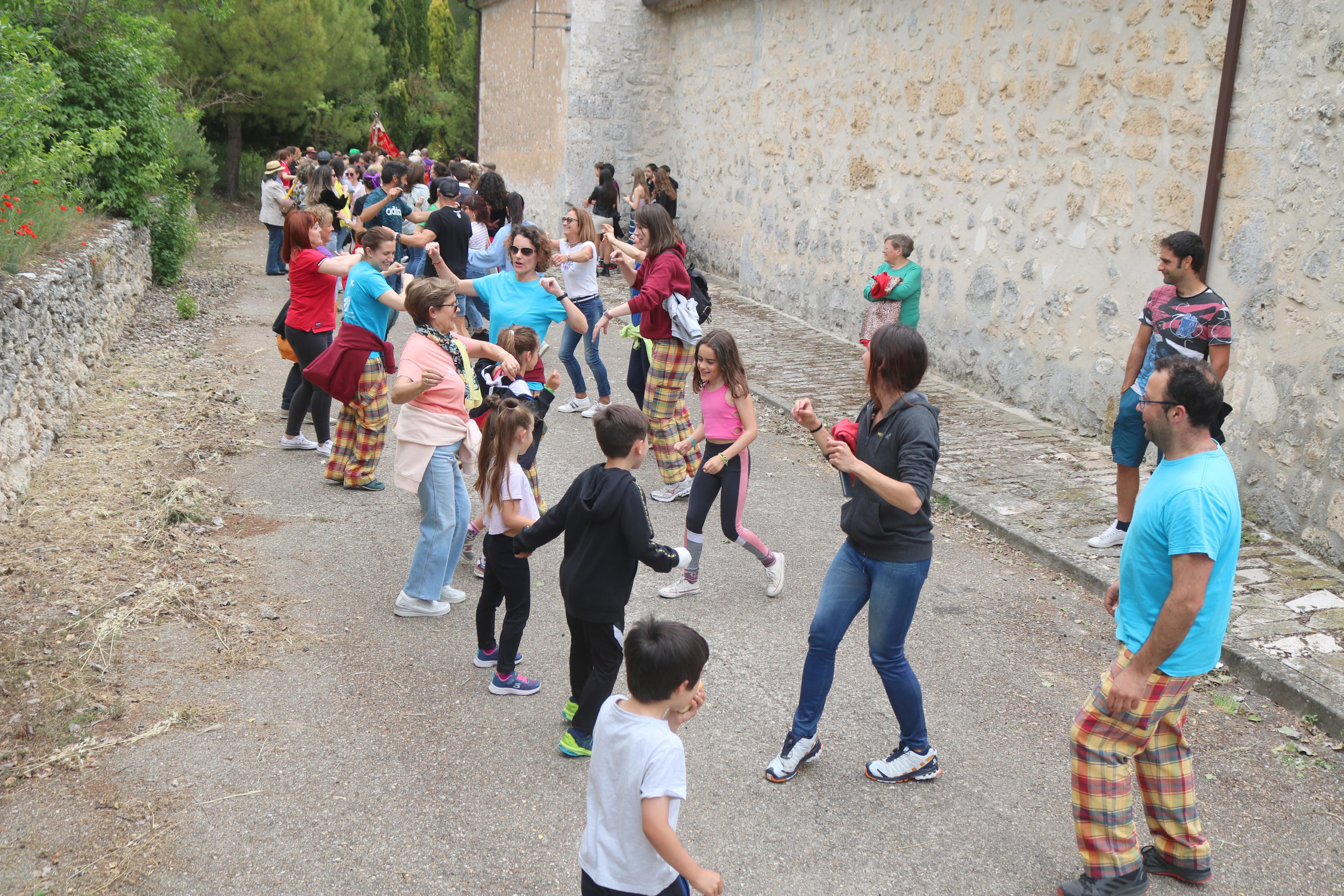 Antigüedad danza en honor a la Virgen de Garón
