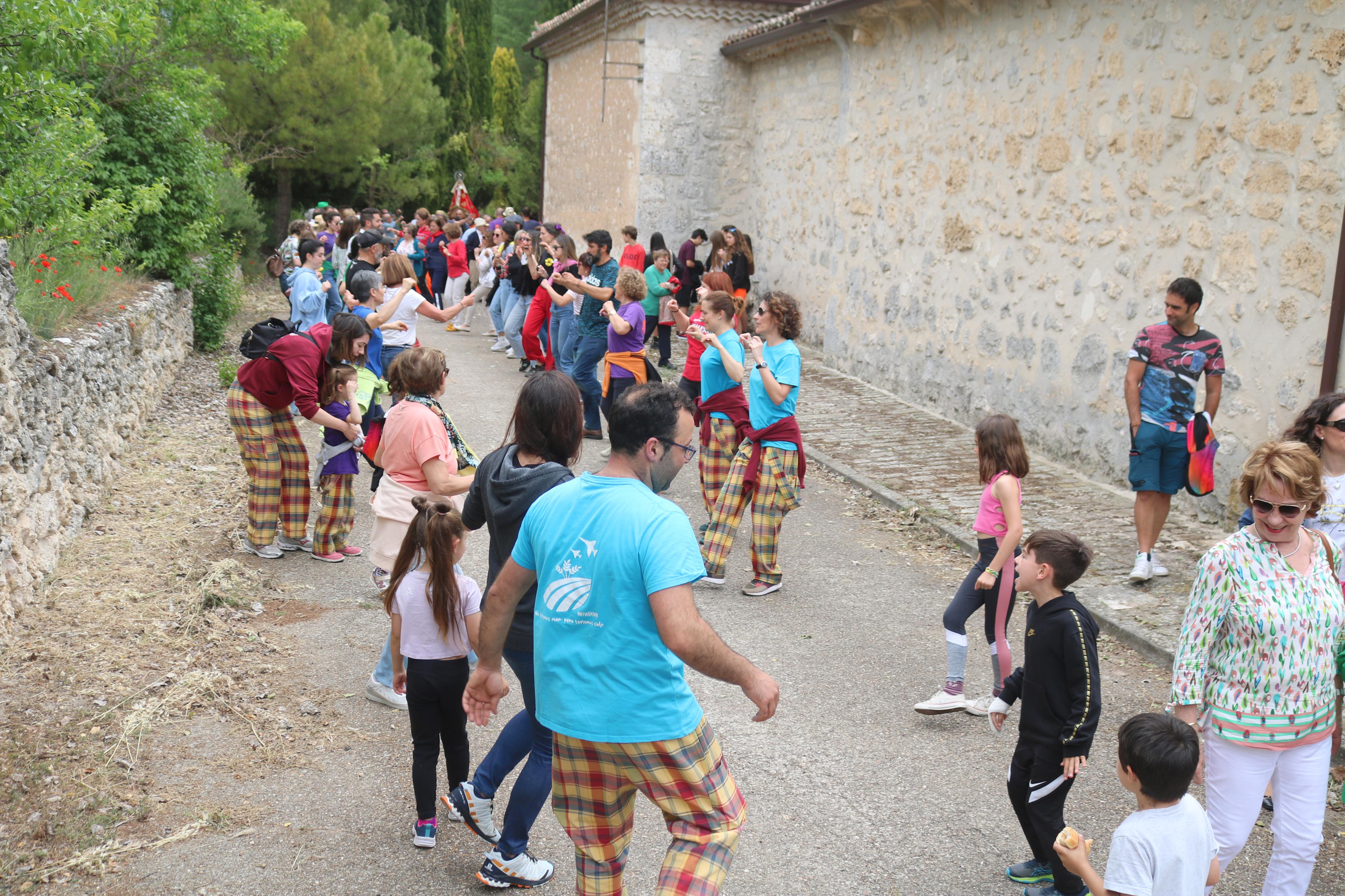 Antigüedad danza en honor a la Virgen de Garón
