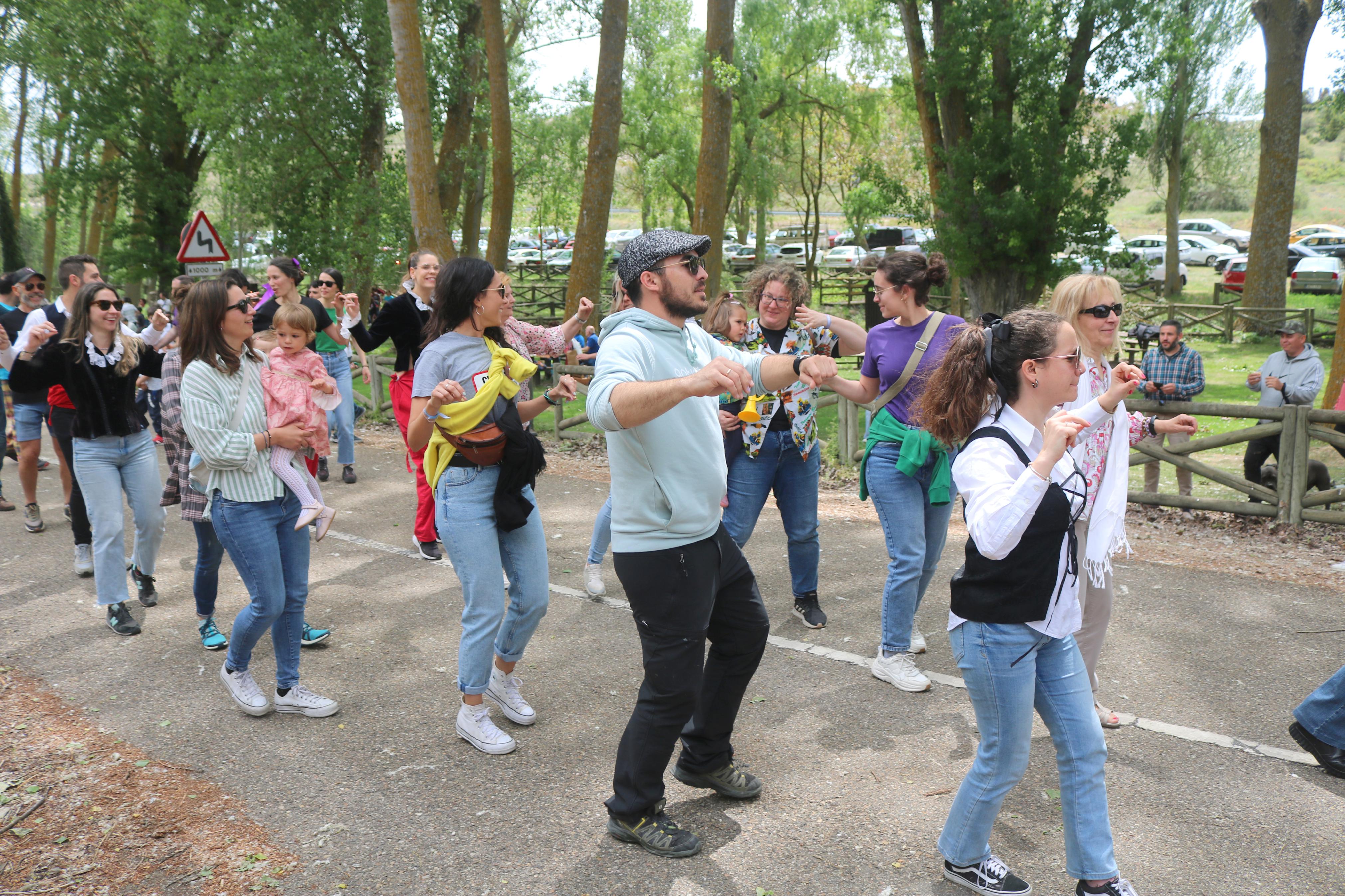 Antigüedad danza en honor a la Virgen de Garón
