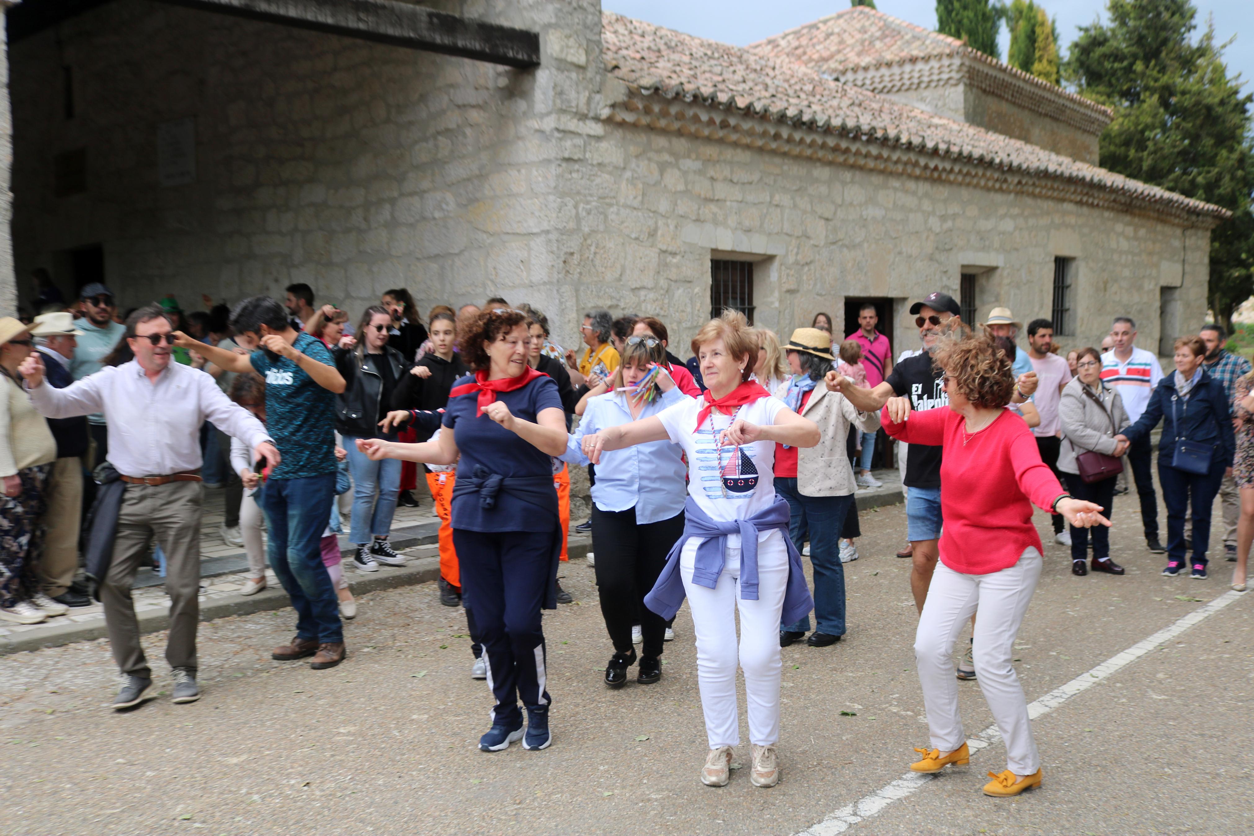 Antigüedad danza en honor a la Virgen de Garón