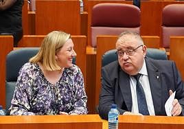 La consejera de Familia, Isabel Blanco, y el de Sanidad, Alejandro Vázquez.