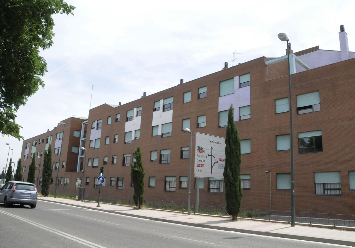 Los apartamentos Cardenal Mendoza, en el camino del Cementerio, en una imagen de archivo.