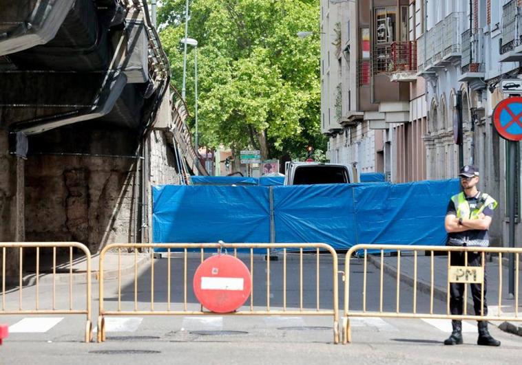 Tramo juntoel viaducto que permanecerá cortado hasta finales del mes que viene.