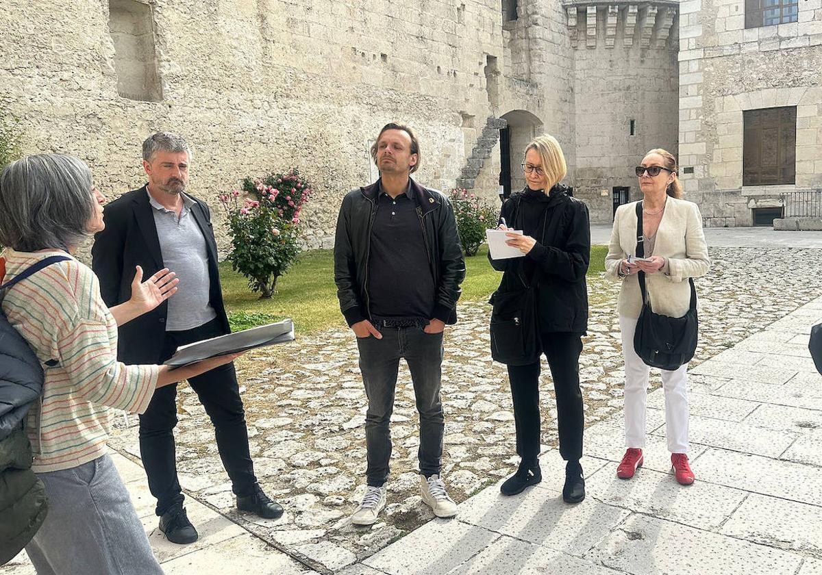 Visita guiada de los periodistas alemanes que han conocido parajes relacionados con Ignacio Zuloaga en la provincia.