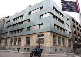 Asumen seis meses de cárcel por golpearse con una barra metálica y la mesa de un bar