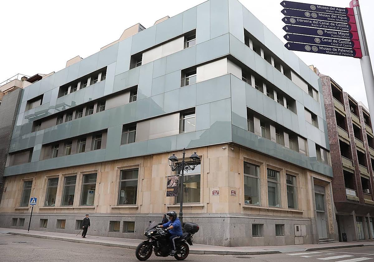 Asumen seis meses de cárcel por golpearse con una barra metálica y la mesa de un bar