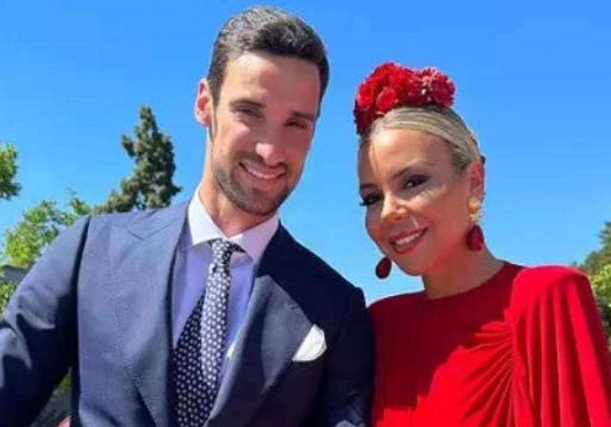 Sergio Rico con su mujer, Alba Silva, en la Feria de Abril de Sevilla.