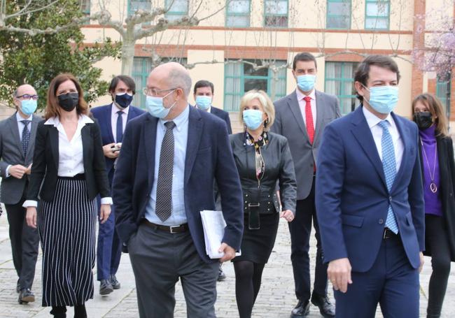 Francisco Igea y Alfonso Fernández Mañueco, junto a sus consejeros, comparecen en rueda de prensa al día siguiente de presentarse la moción de censura.