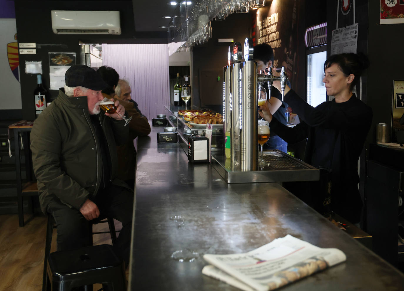 «Hay que volver a hablar en esos bares en los que ya sabías a aquién te ibas a encontrar»