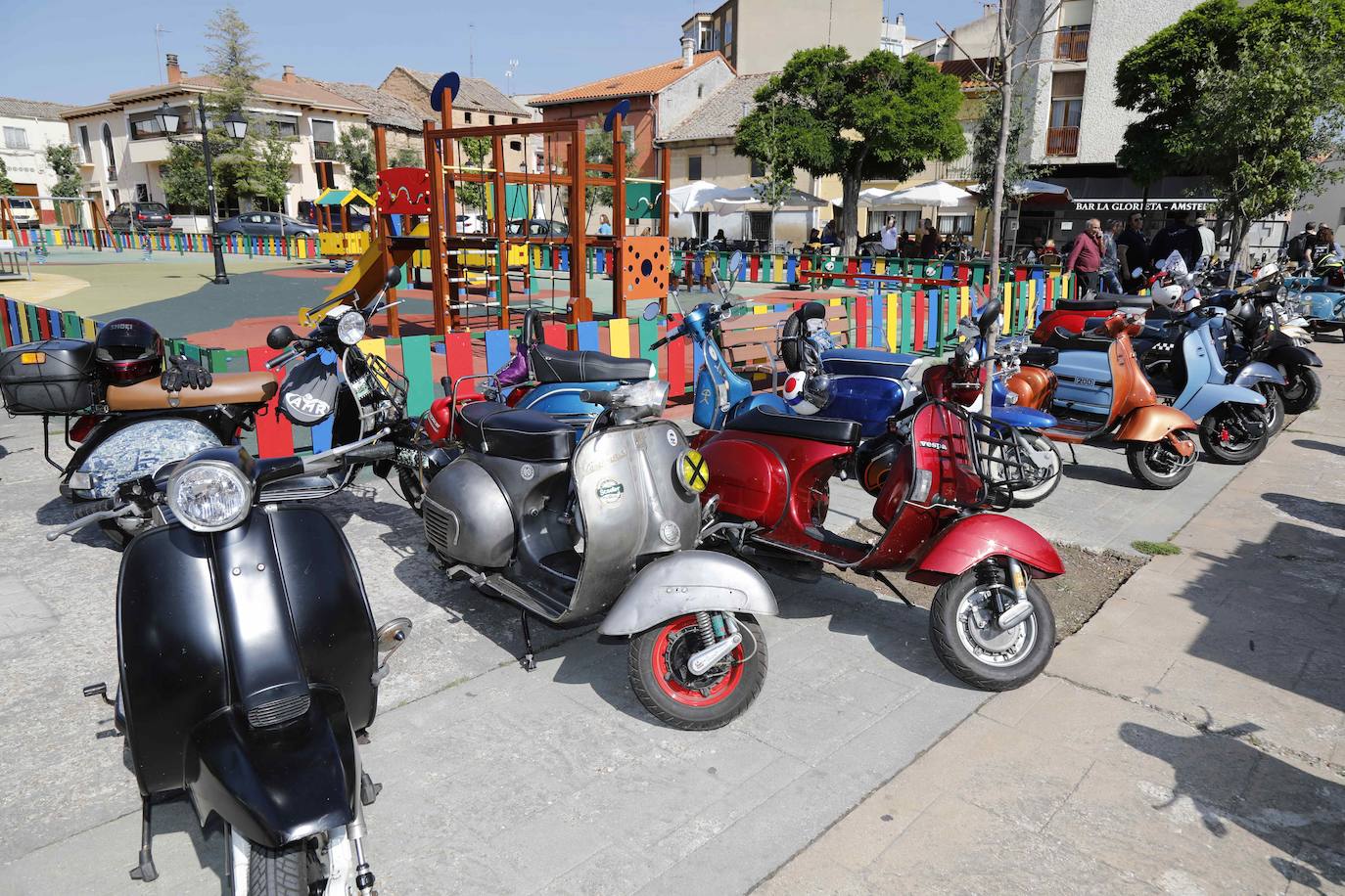 Concentración de Vespas y Lambrettas en Peñafiel