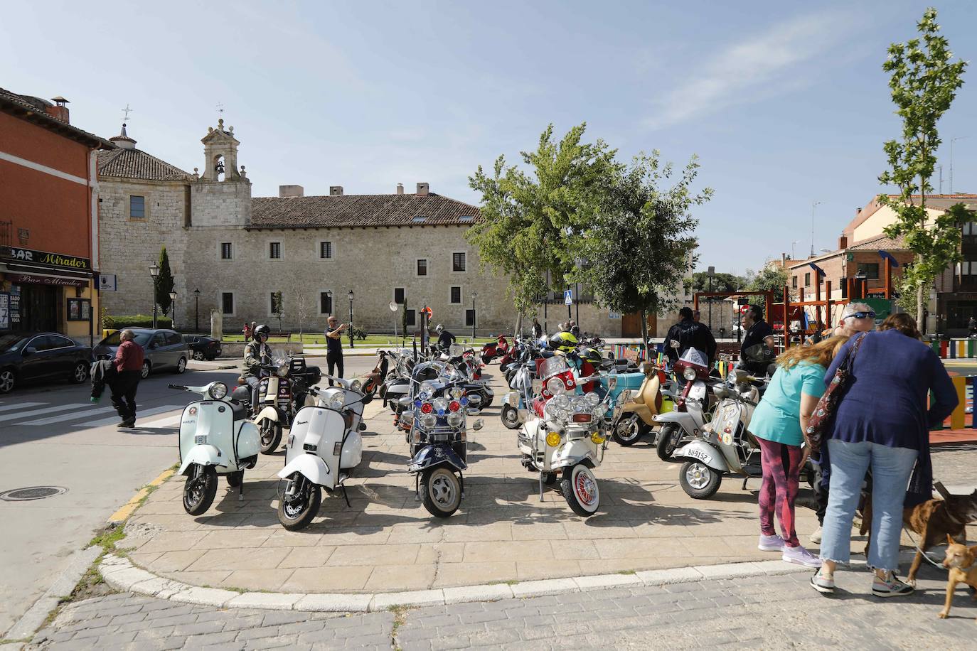 Concentración de Vespas y Lambrettas en Peñafiel