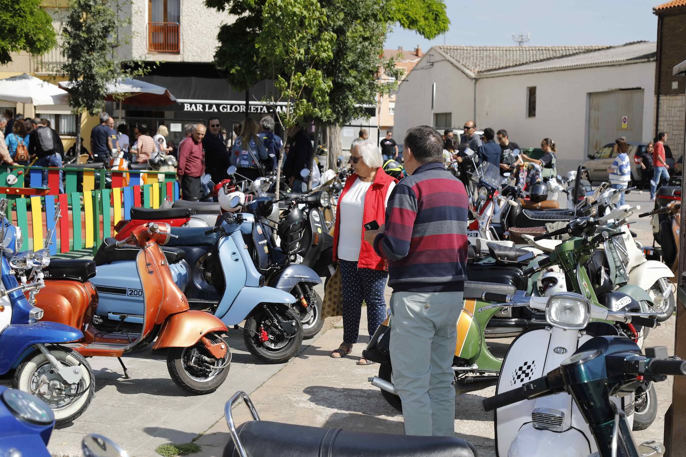 Concentración de Vespas y Lambrettas en Peñafiel