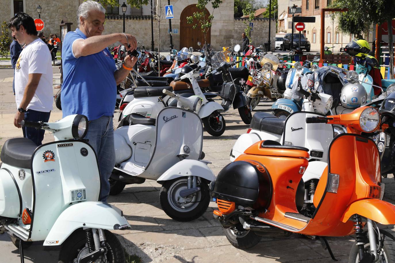 Concentración de Vespas y Lambrettas en Peñafiel