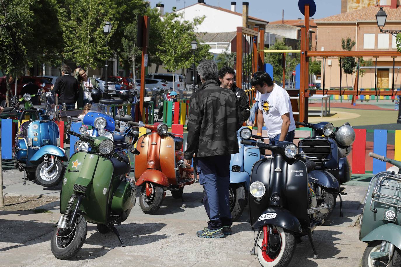 Concentración de Vespas y Lambrettas en Peñafiel