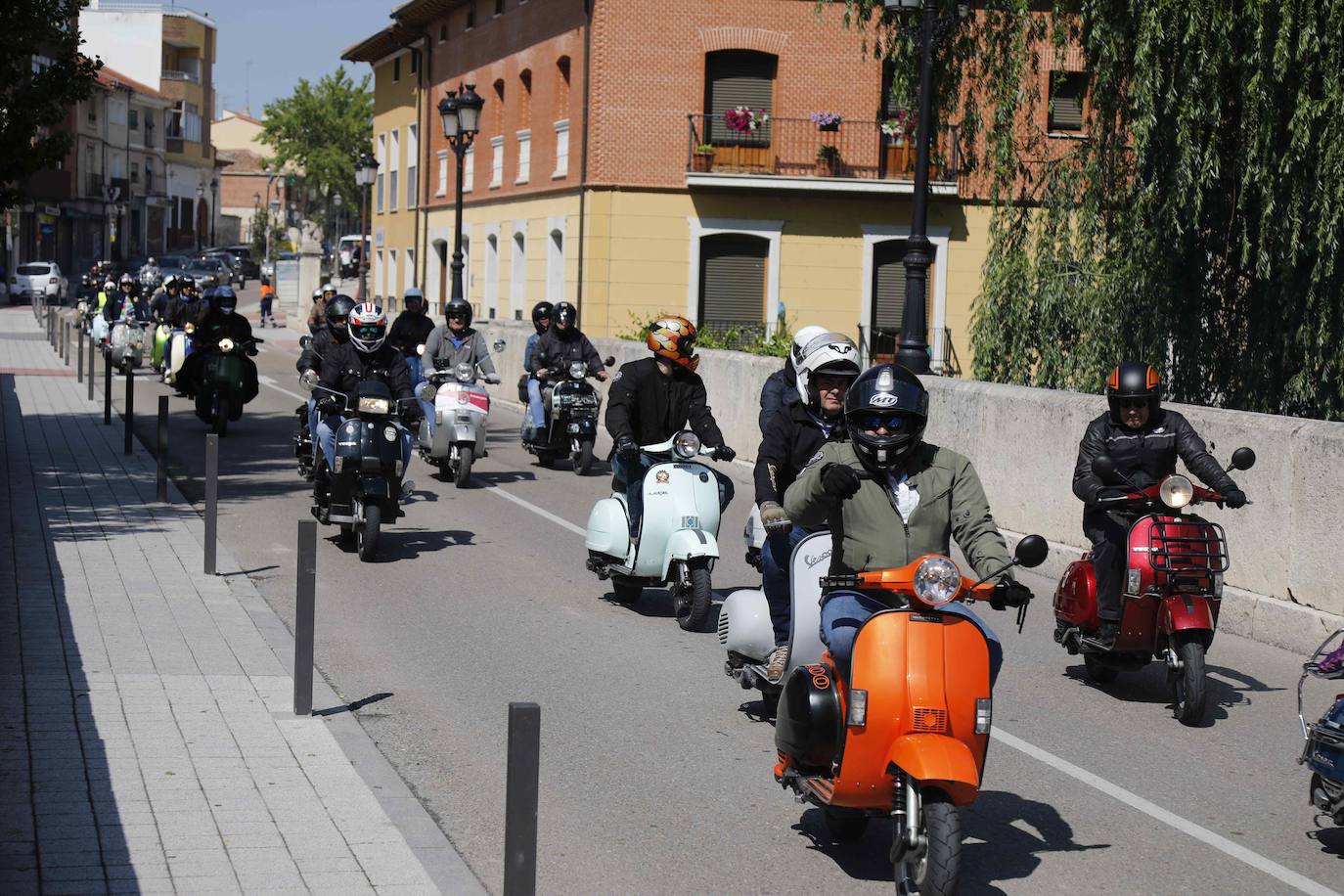 Concentración de Vespas y Lambrettas en Peñafiel