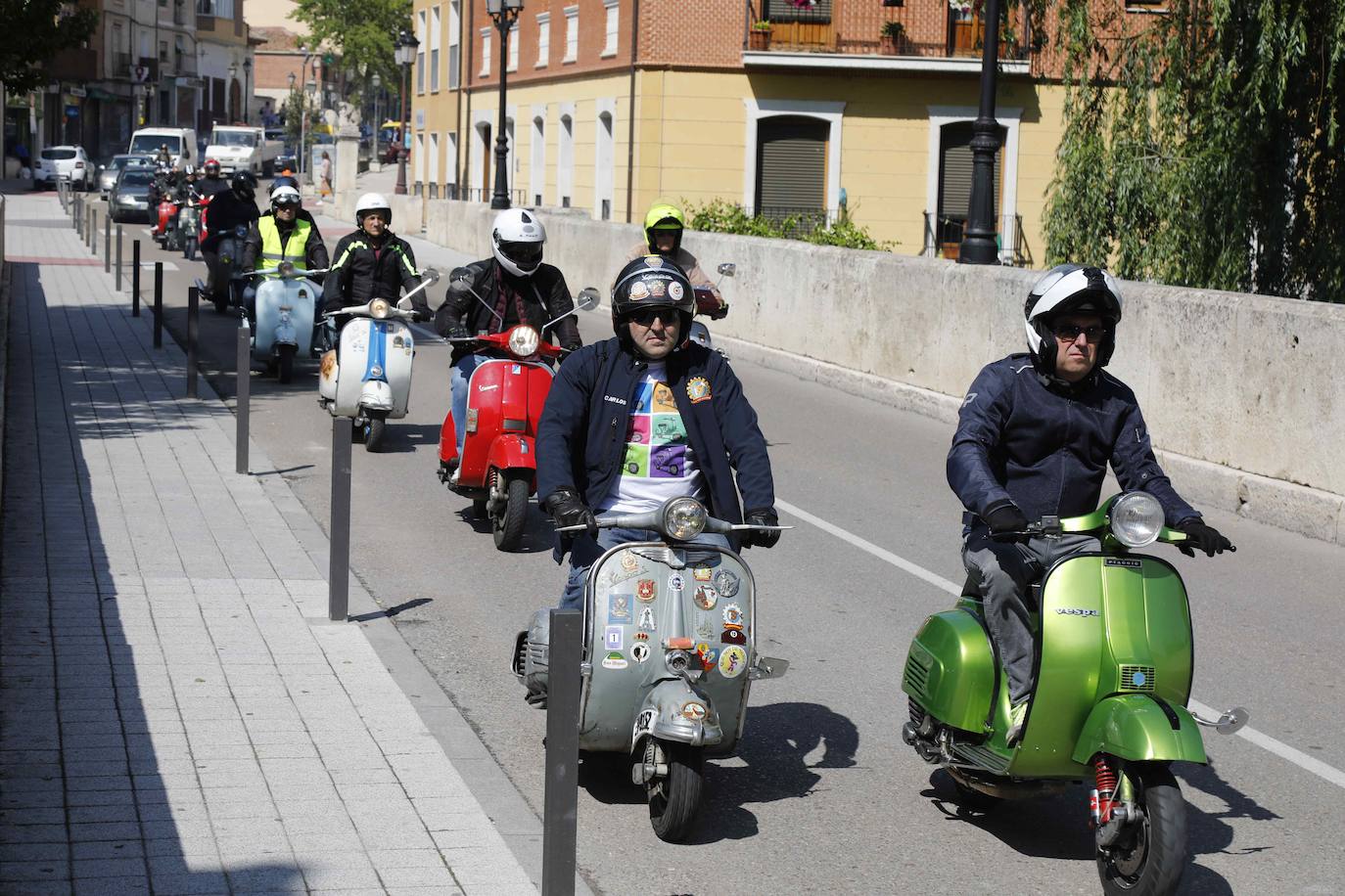 Concentración de Vespas y Lambrettas en Peñafiel