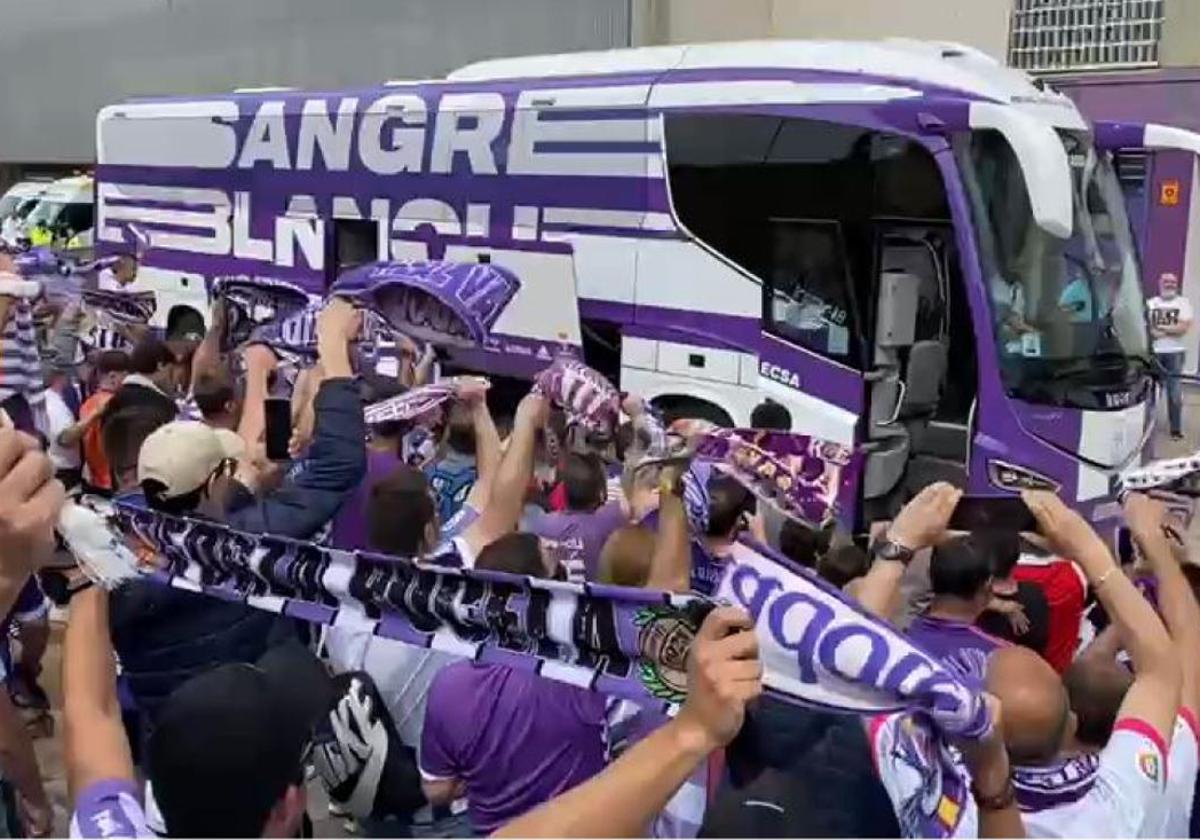 Recibimiento a la plantilla antes del ascenso del año pasado.