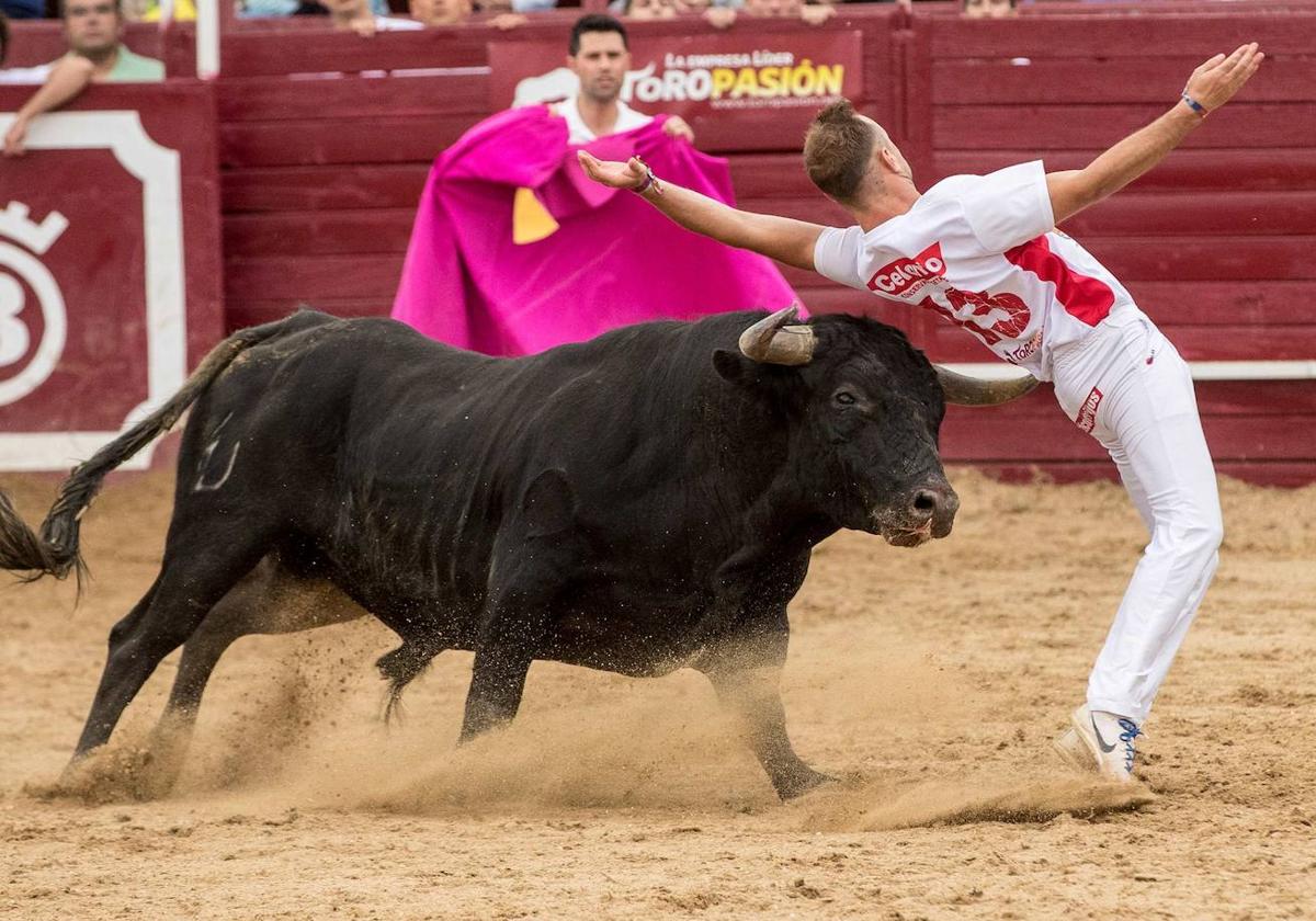 El valor y la entrega de Aarón Grande le convierten en campeón de Benavente