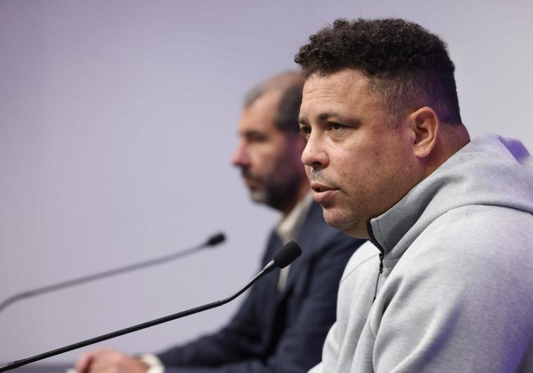 El presidente del Real Valladolid, Ronaldo Nazário, durante su comparecencia ante los medios de comunicación.