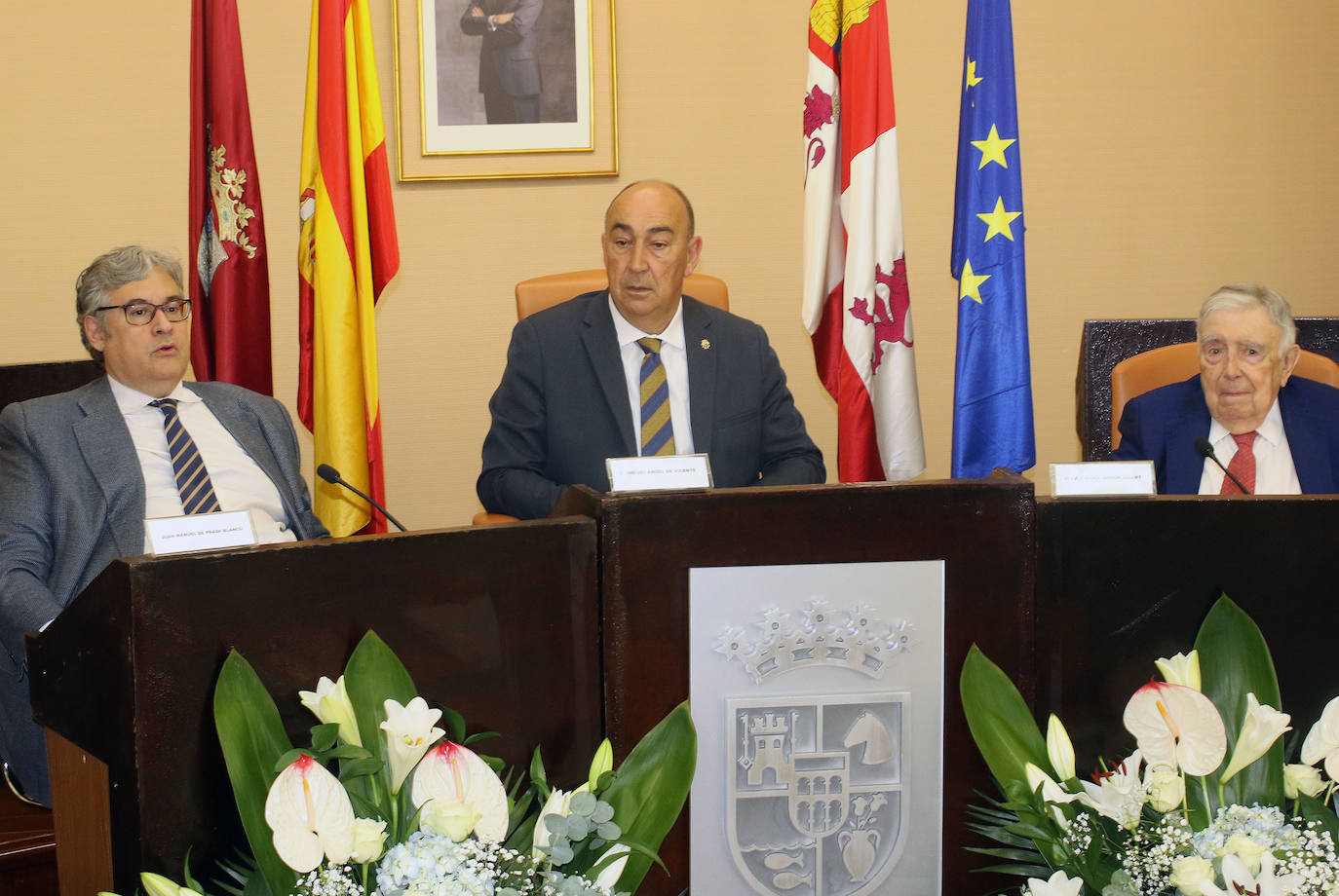 'El secreto del mago' de Luis Alberto de Cuenca, premio de poesía Gil de Biedma