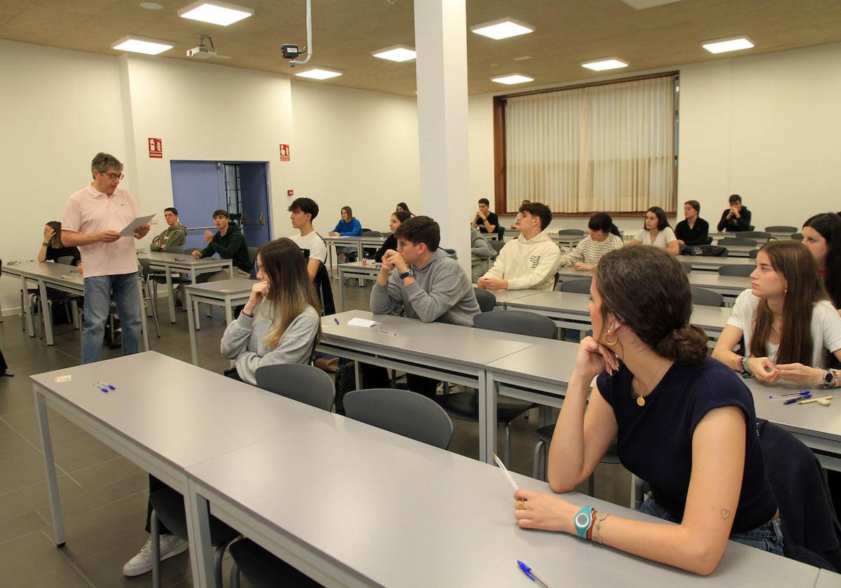 Nervios en la primera jornada de la EBAU