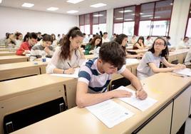 Alumnos de Valladolid, durante uno de los primeros exámenes de la EBAU.