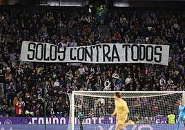 Pancarta del Fondo Norte en el partido entre Real Valladolid y Barcelona.