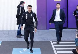 Paulo Pezzolano y Fran Sánchez camino del primer entrenamiento del técnico.