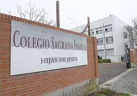 Entrada del Colegio Sagrada Familia de las Hijas de Jesús.