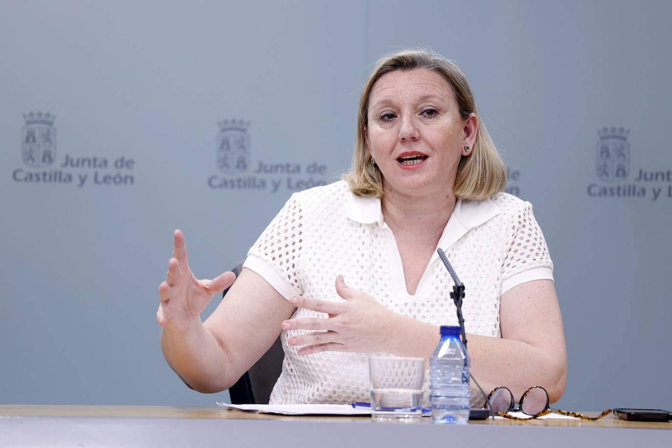 La consejera de Familia, Isabel Blanco, durante la rueda de prensa.