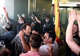 Manifestación en la sede de la Junta de Salamanca.