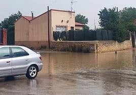 Una de las calles inundadas por el agua.