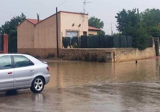 Una de las calles inundadas por el agua.