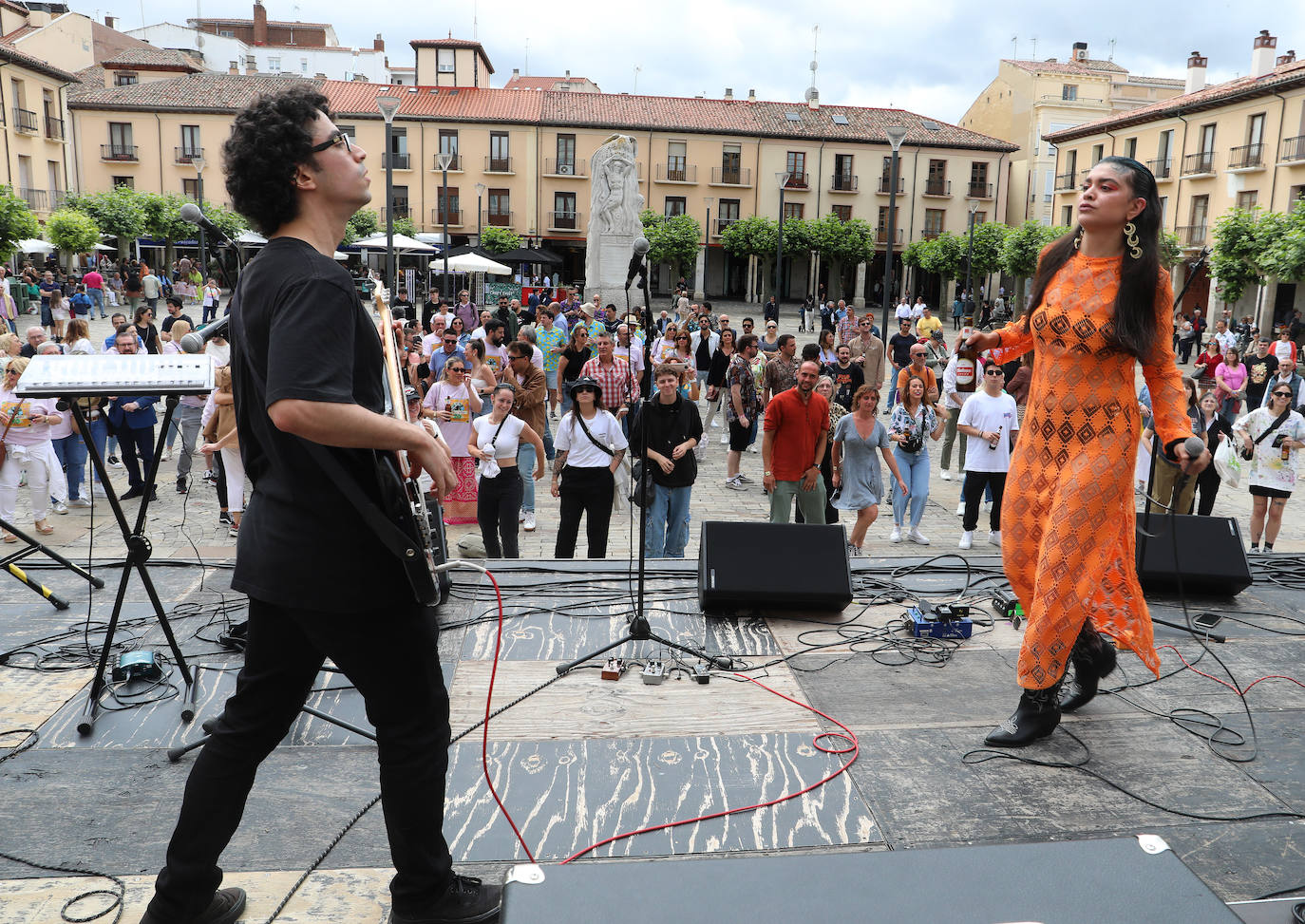 La animación del Sonora invade plazas y calles