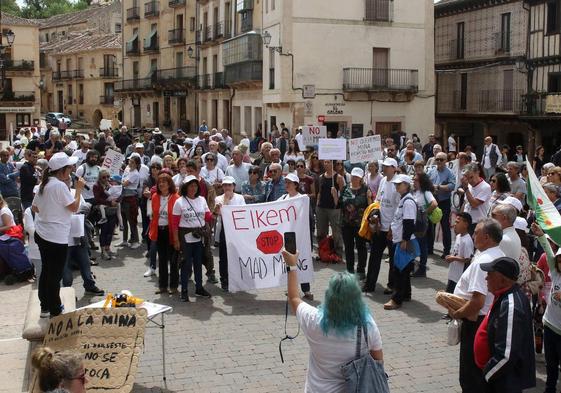 Concentración contra la mina de cuarzo este sábado en Sepúlveda.