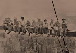 La fotografía 'Lunch Atop a Skyscraper' es una de la más reconocidas del siglo XX.