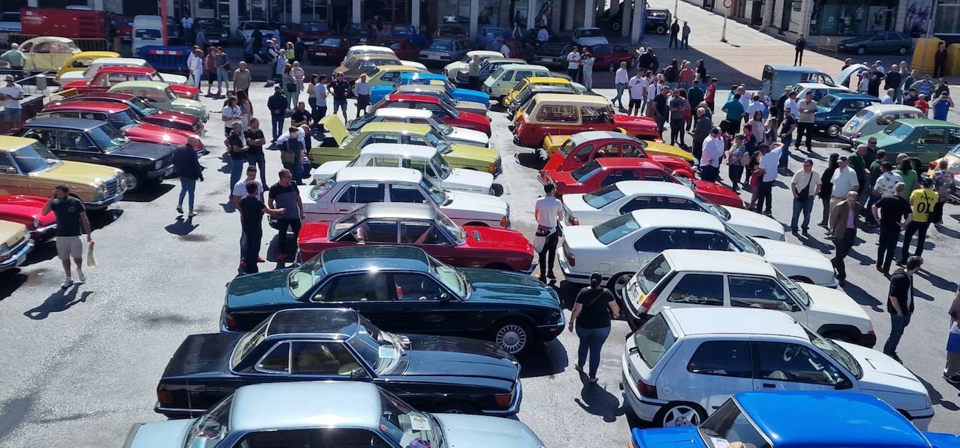 Los coches clásicos invaden las fiestas de Guardo
