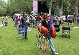 Participantes que han utilizado el cámping abandonan este domingo el Sotillo.