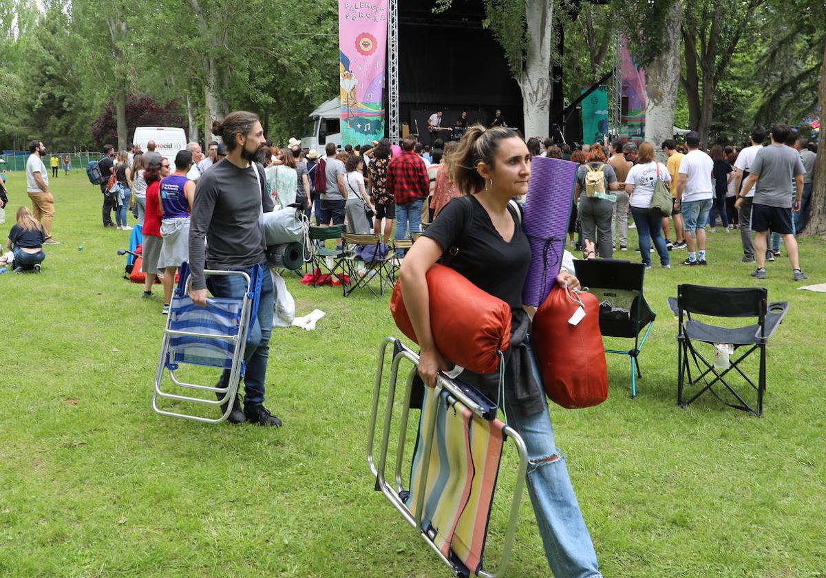 Participantes que han utilizado el cámping abandonan este domingo el Sotillo.