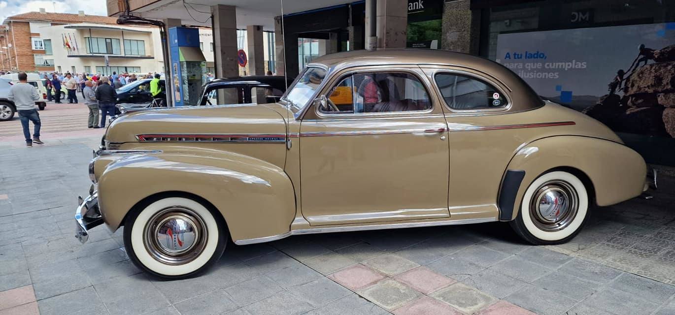 Los coches clásicos invaden las fiestas de Guardo
