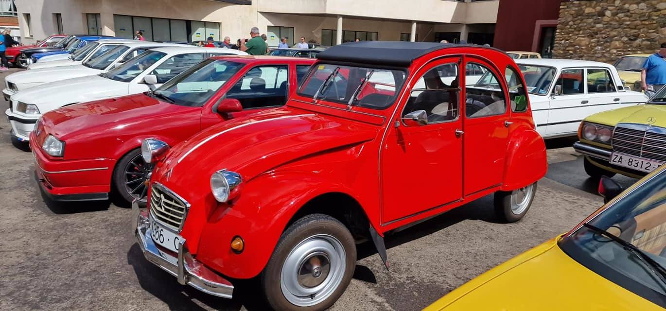 Los coches clásicos invaden las fiestas de Guardo