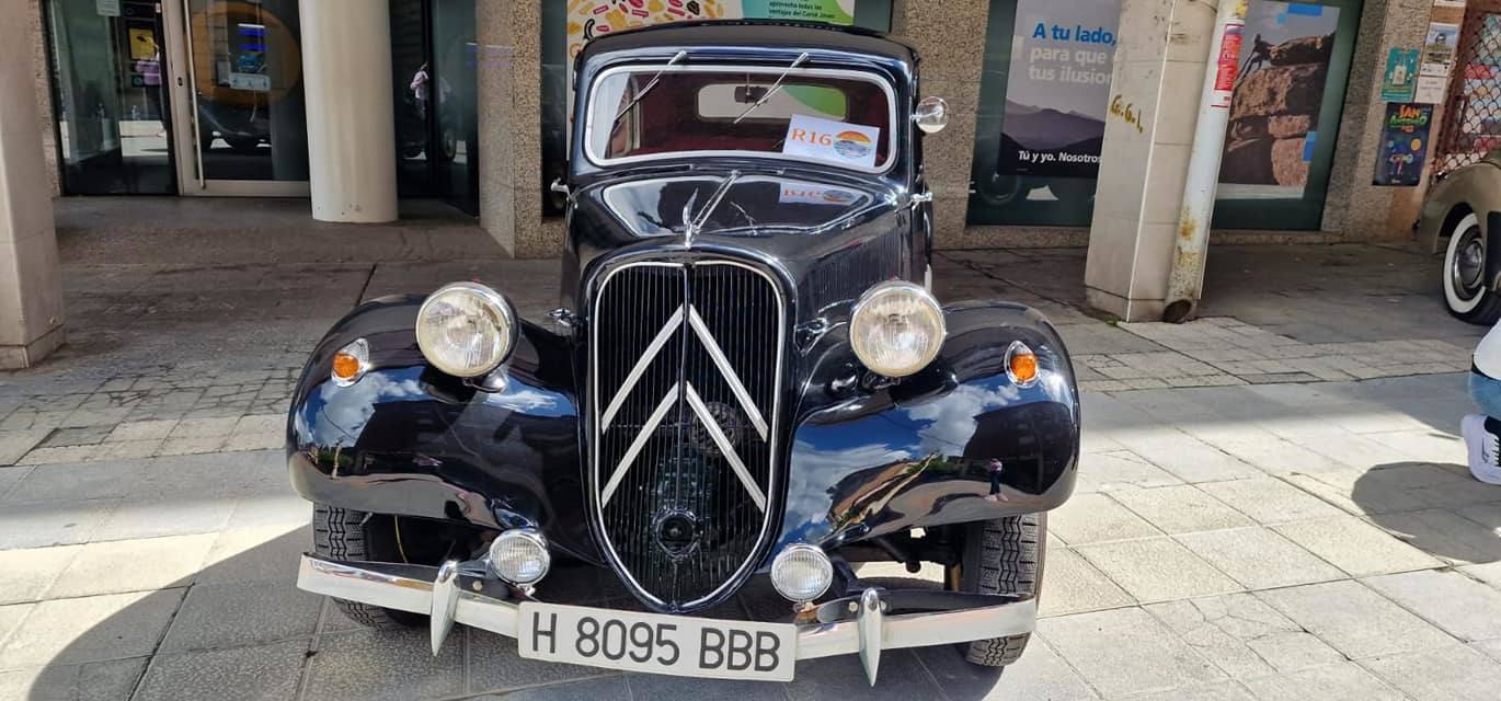 Los coches clásicos invaden las fiestas de Guardo