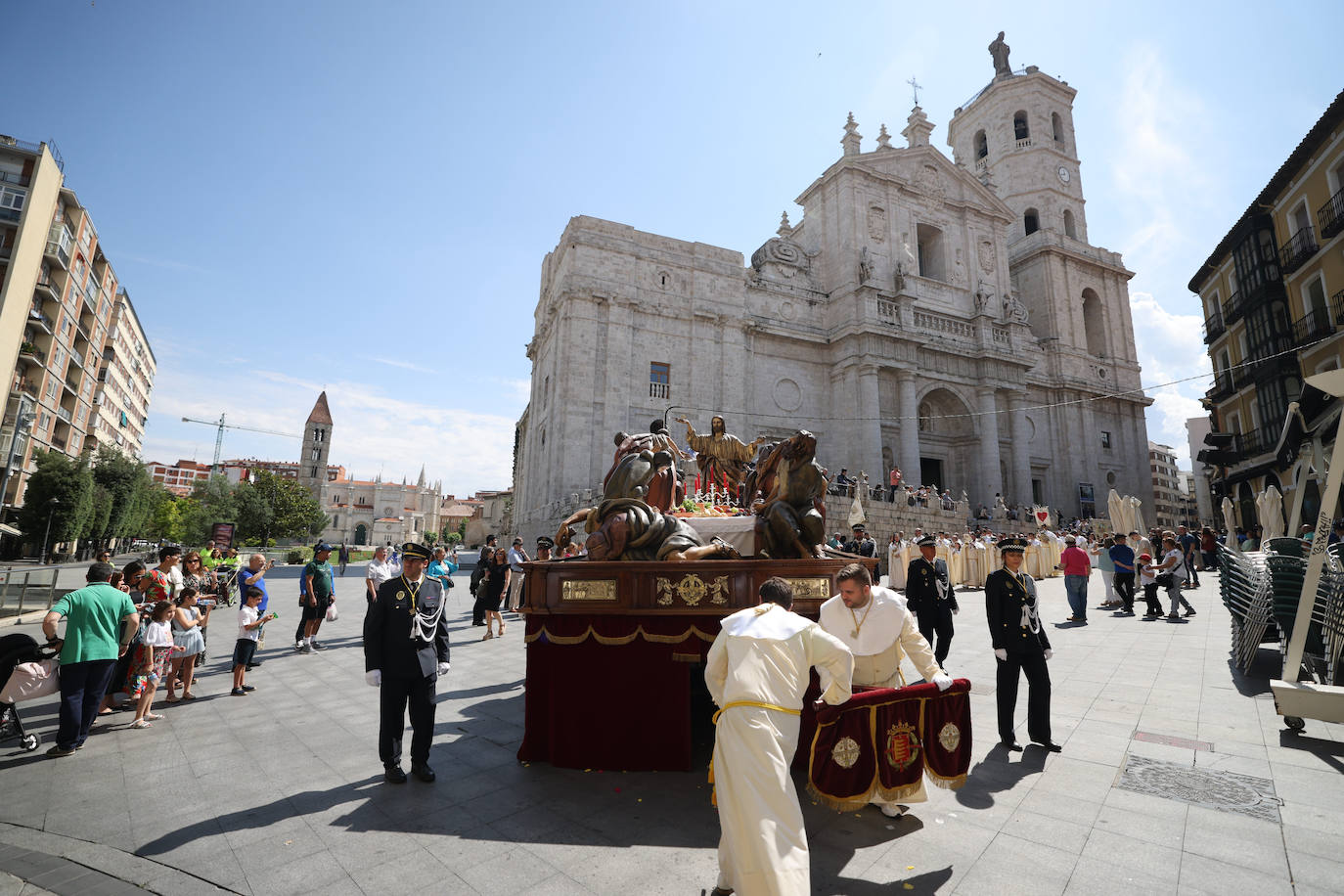 El Corpus Christi llena de luz las calles de Valladolid