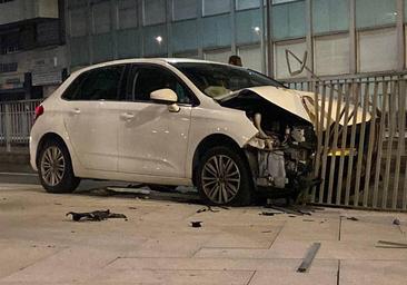 Choca contra la valla de Jardinillos y da 0,91 en alcoholemia