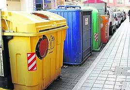 Contenedores de envases y papel en Palencia capital.