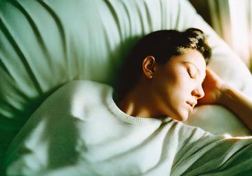 ¿Por qué nos despertamos antes de que suene el despertador?