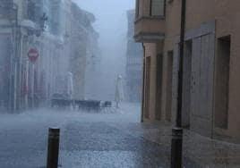 Tromba de agua en Briviesca este lunes por la tarde.