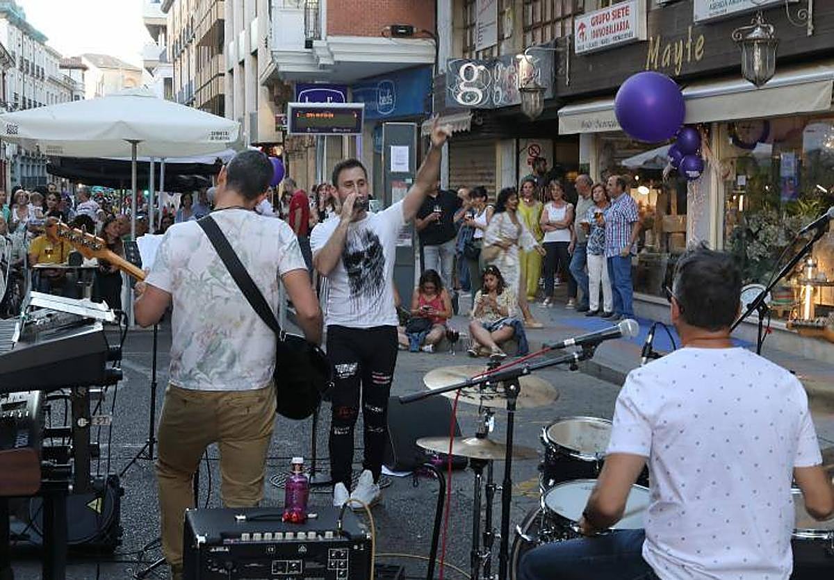 Celebración de la 'Showpping Night' en la calle Don Sancho.