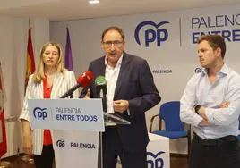 Alfonso Polanco, con integrantes de su candidatura al Ayuntamiento, analiza los resultados.