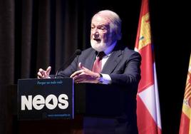 Mayor Oreja durante su intervención en la presentación de Neos.